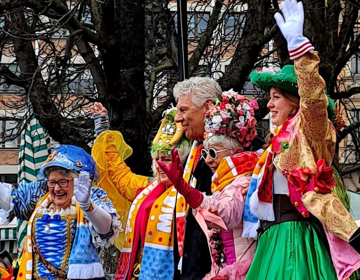 Market Women dancing in Munich