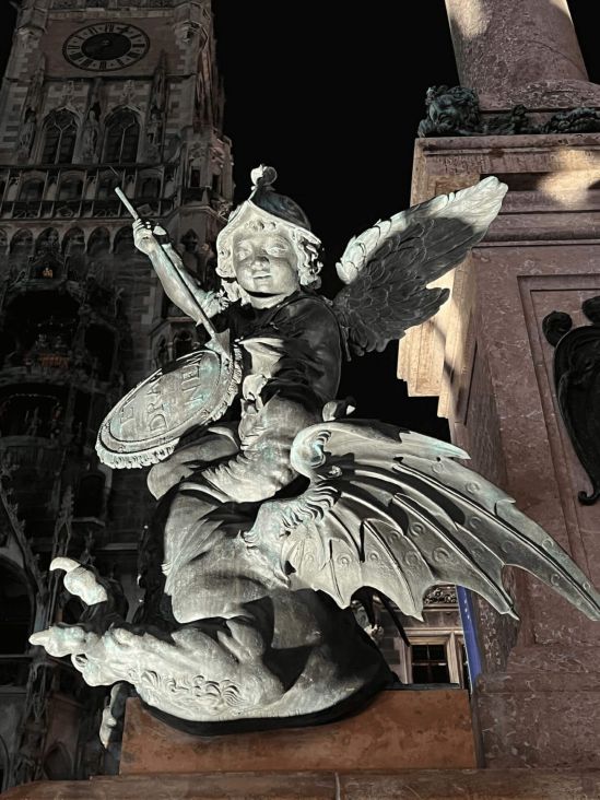 Die Mariensäule auf einer Nachtwächtertour in München