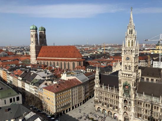 Das Neue Rathaus und die Frauenkirche in München