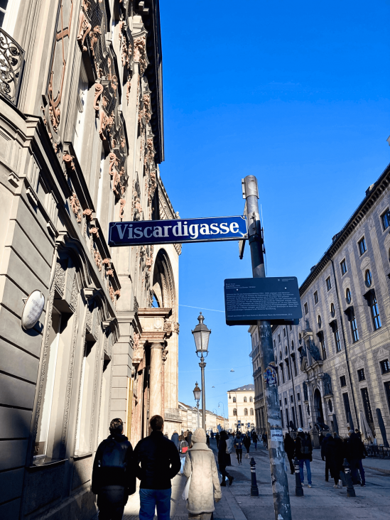 Viscardigasse, the "Shirkers' Alley" in Munich